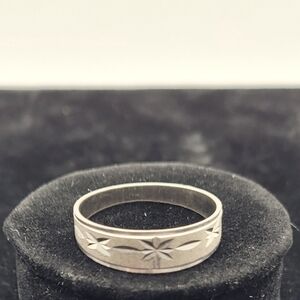 Silver Color Star Pattern Ring Size 6.5​​​